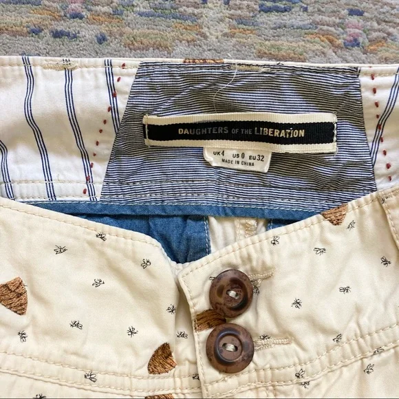 🐝 Daughters of the Liberation • Bee + Hive Shorts • US 0 / EU32 / UK 4 - Picture 4 of 4
